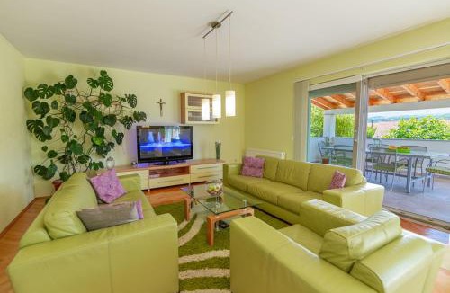 Prolozac House | Holiday house Anetta with 5 bedrooms