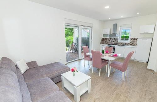 Prolozac House | Holiday house Anetta with 5 bedrooms