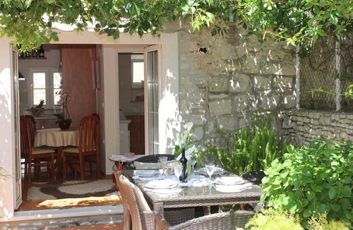Sutivan House | Holiday House Granny Mary - Two Bedroom Holiday Home (ST)