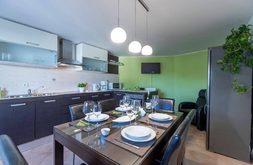 Hreljici House | Holiday house Hreljici for 1 - 6 persons with 2 bedrooms - Row house