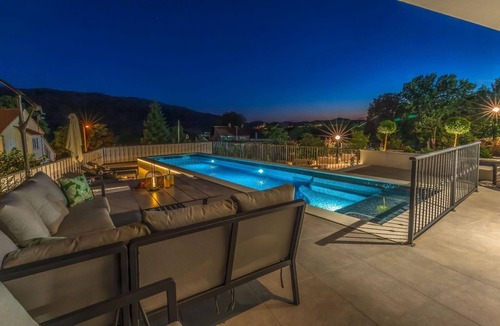 Dugopolje House | Holiday House in Dugopolje with Private Pool