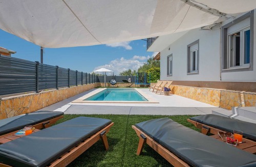 Tugare Villa | Holiday House Kristina with heated Pool