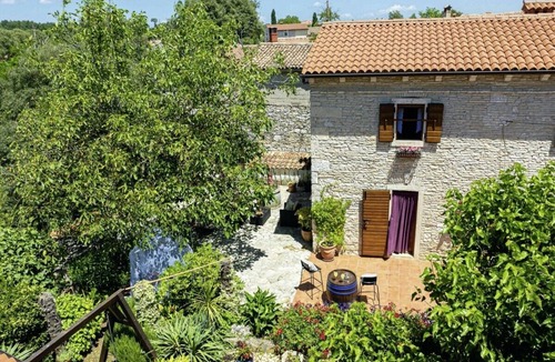 Glavani House | Holiday house Luca * private garden, covered terrace, BBQ, free WiFi