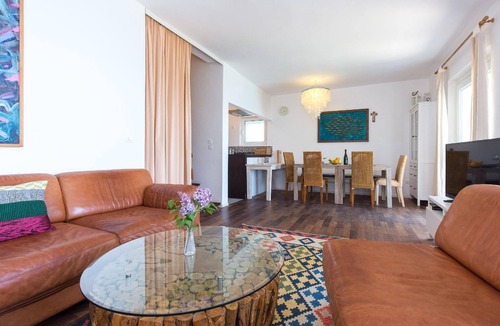 Vantacici House | Holiday house Malinska for 1 - 11 persons with 5 bedrooms - Holiday home