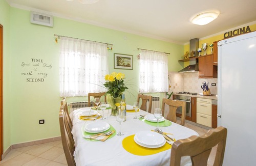 Topid House | Holiday house Rea with above-ground pool near Labin, family friendly