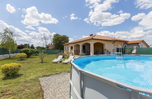 Topid House | Holiday house Rea with above-ground pool near Labin, family friendly