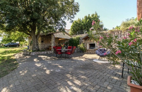 Labin House | Holiday house Roža * large garden, sun terrace, BBQ, free WiFi