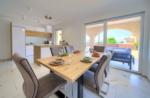 Rasopasno House | Holiday house SEA & SUN RESIDENCE