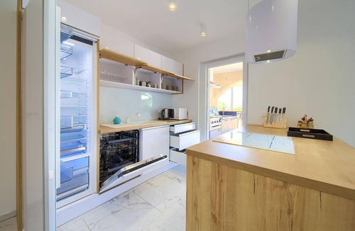 Rasopasno House | Holiday house SEA & SUN RESIDENCE