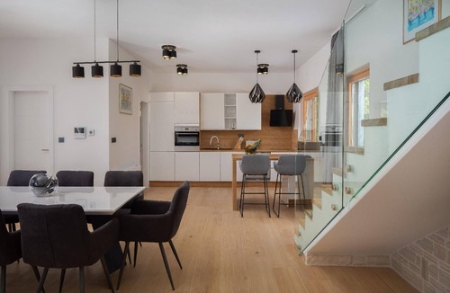 Srima House | Holiday house Srima for 1 - 10 persons with 4 bedrooms - Holiday house