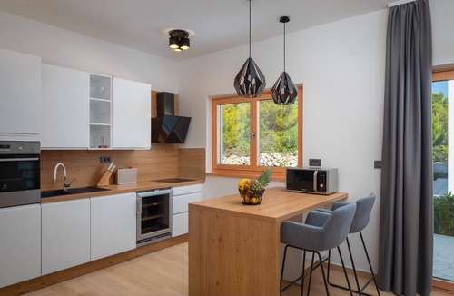 Srima House | Holiday house Srima for 1 - 10 persons with 4 bedrooms - Holiday house