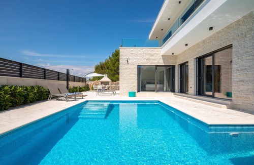 Srima House | Holiday house Srima for 1 - 10 persons with 4 bedrooms - Holiday house