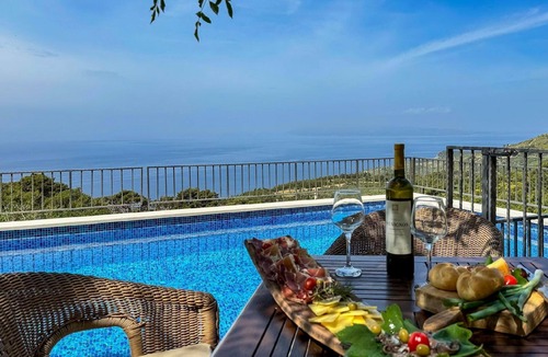 Tucepi House | Holiday house Tučepi for 1 - 5 persons with 2 bedrooms - Row house