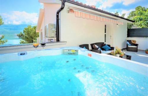 Donji Karin Villa | Holiday house VILLA ROSE * on the beach