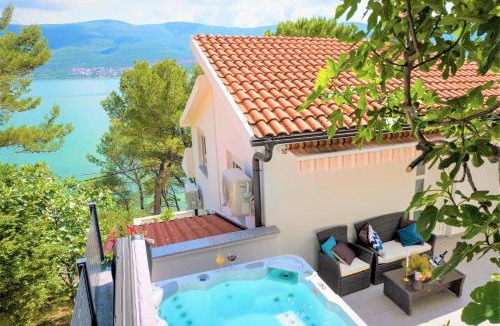 Donji Karin Villa | Holiday house VILLA ROSE * on the beach