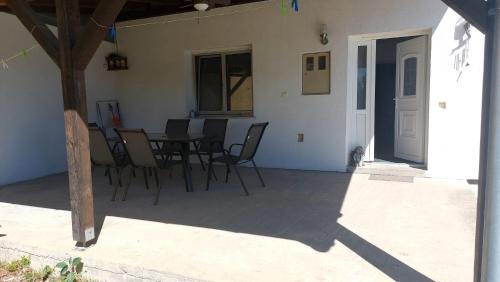 Sikirevci Apartment | Holiday house with a big garden and free parking
