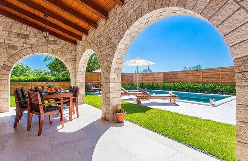 Bicici House | Holiday house with a private swimming pool and garden