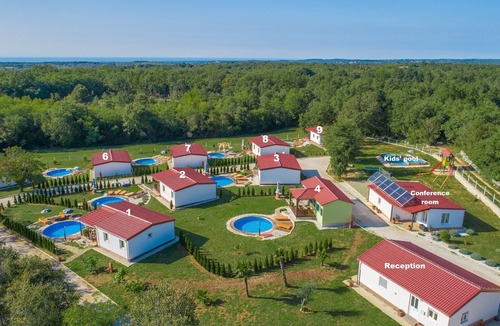 Tinjan House | Holiday house with private pool No.1 in holiday park Jelovci