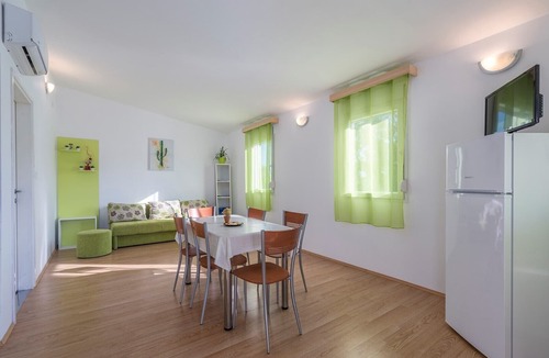 Tinjan House | Holiday house with private pool No.6 in holiday park Jelovci