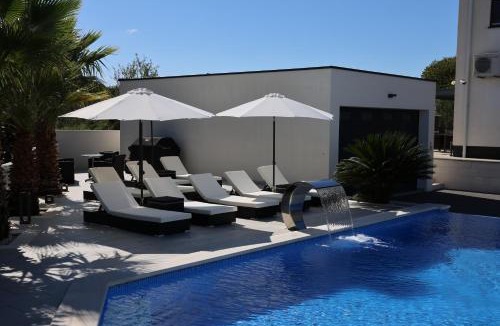Okrug Gornji Villa | Holiday Luxury Resort Sundance