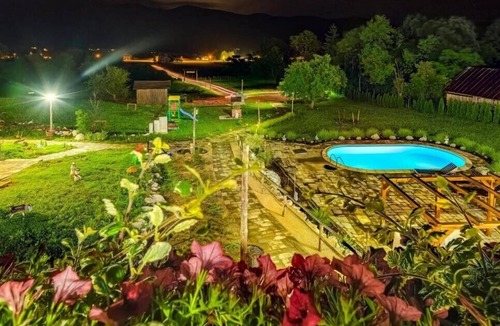 Vranovaca House | Holiday Park Plitvice Paradise /Bungalov Lovre sa zajedničkim bazenom i jacuzzijem