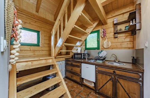 Vranovaca Apartment | Holiday Park Plitvice Paradise II Apartment with Mountain View, Balcony, and WiFi