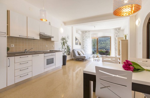 Duga Luka Apartment | Holiday Sea Side Apartment 208