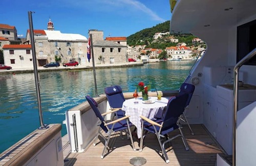Cove Basina (Jelsa) House | Homerez - Apartment in Pučišća - A/C.