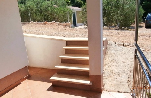 Gdinj Apartment | Homerez - Beautiful appartement for 8 ppl. with garden and terrace at Gdinj