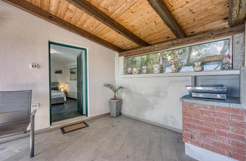 Crni Kal Apartment | Honeymoon Suite Črni Kal - Happy Rentals