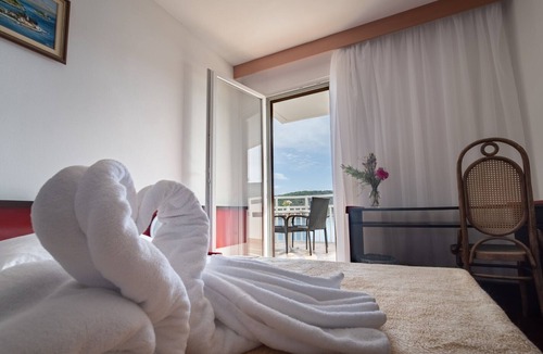 Cove Rogacic House | Hotel Issa - Double Room Sea View 28