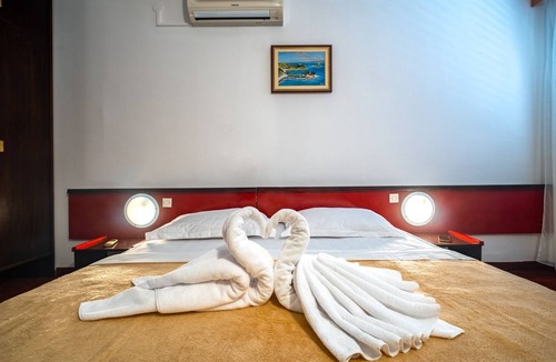 Cove Rogacic House | Hotel Issa - Double Room Sea View 28