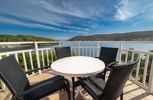 Cove Rogacic Apartment | Hotel Issa - Double Room Sea View 30