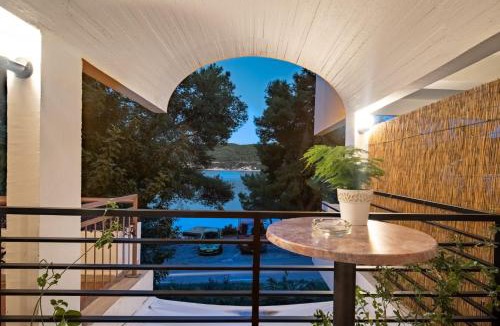 Cove Rogacic Hotel | Hotel Issa