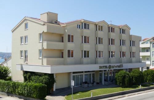 Seget Donji Hotel | Hotel Rotondo