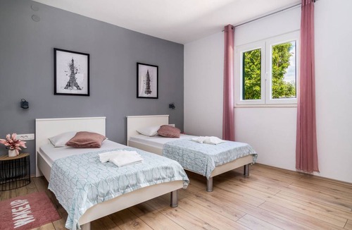 Primorski Dolac House | House ∙ 3 bedrooms ∙ 6 guests