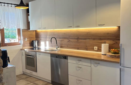 Trn House | House Botic