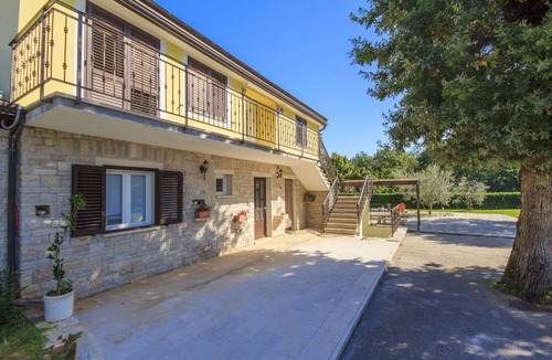 Bazgalji House | HOUSE DAVIDO WITH POOL A GREAT SWIMMING POOL PRIVATE PLAYGROUND HOUSEHOLD WELCOME