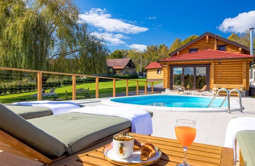 Petrinja House | House Drvena kuća Babylonica by Interhome