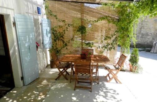 Lindar House | House Elena
