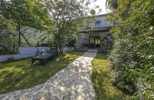 Materada House | House Ester