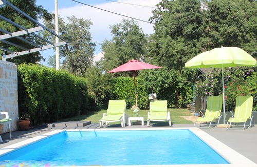 Vrznaveri Hotel | House full of charm and quiet 5km from the sea