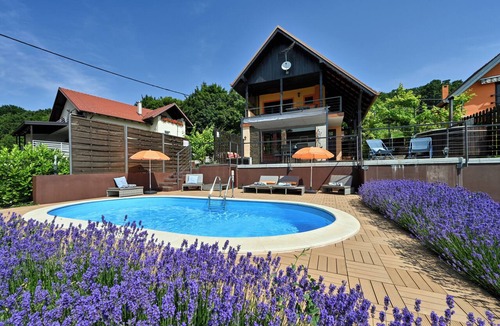 Sveti Ivan Zelina House | House in a quiet location ideal for family holidays. Pool, hot tube and sauna.