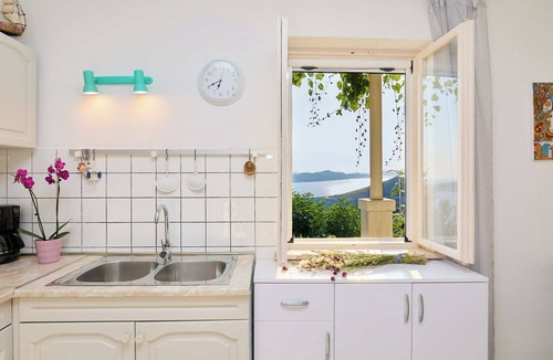 Brsecine House | House Lilla with Private Hot Tub