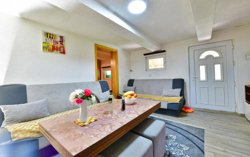 Rakovica Apartment | House Luna