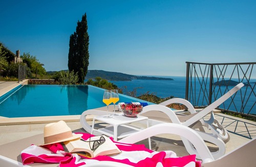 Brsecine House | House Maro-infinty pool with splendid view