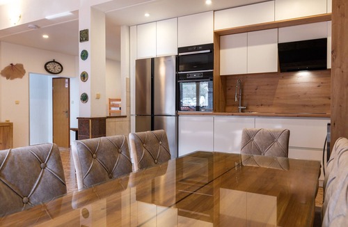 Srinjine Apartment | House of OZ with Private Swimming Pool
