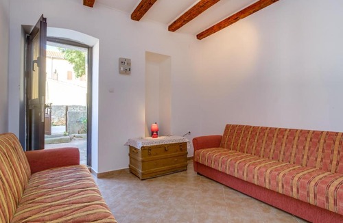 Ilovik House | House Sara