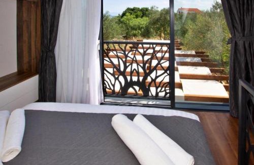 Lukoran House | House Stone house with jacuzzi