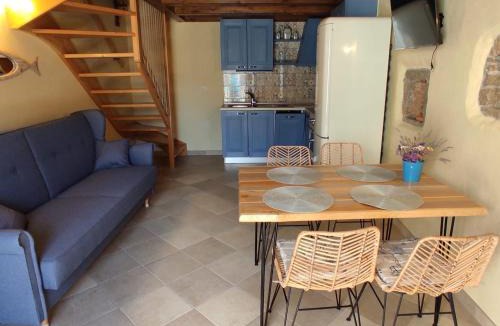 Ustrine Apartment | House Tuna